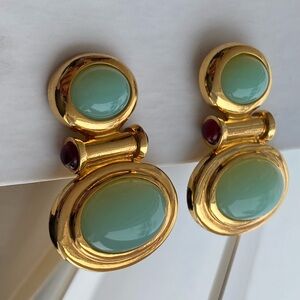 Vintage Elizabeth Taylor Avon Clip Earrings